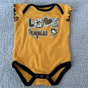NHL Pittsburgh Penguins Onsie Baby Outfit (12 months) Yellow Black